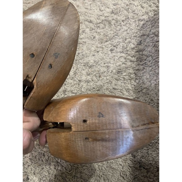 ROCHESTER SHOE TREE COMPANY TRAVEL TREE SHOE KEEPERS Medium SZ 4 - Picture 3 of 4